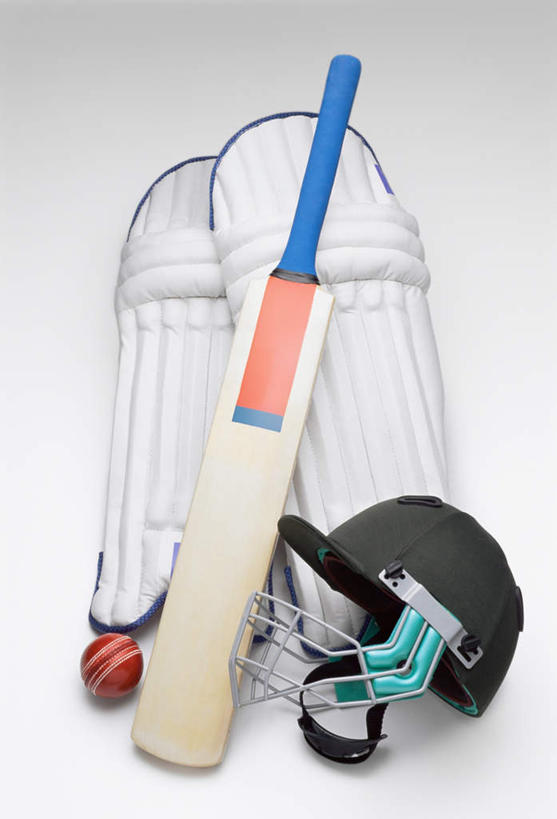 无人,竖图,俯视,室内,特写,白天,白色背景,锻炼,运动,静物,帽子,阴影,反射,棒球帽,头巾,影子,运动器械,球,两个,护膝,健身器械,摄影,影棚,健身器材,板球,板球棒,体育,彩图,高角度拍摄,影棚拍摄,健身,拍摄,运动器材