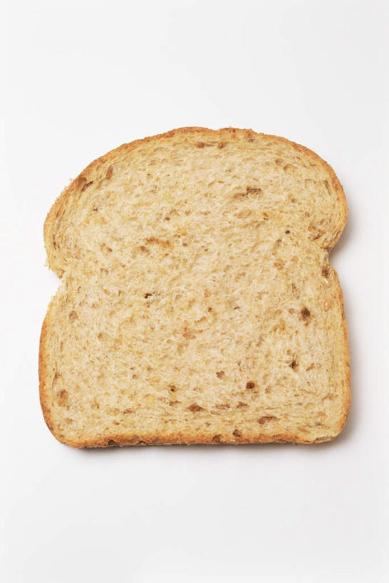 点心,面包,无人,竖图,俯视,室内,特写,白天,白色背景,桌面,桌子,一片,木制,食品,面点,食物,糕点,木制品,黑面包,摄影,影棚,全麦面包,麸皮面包,彩图,高角度拍摄,影棚拍摄,拍摄