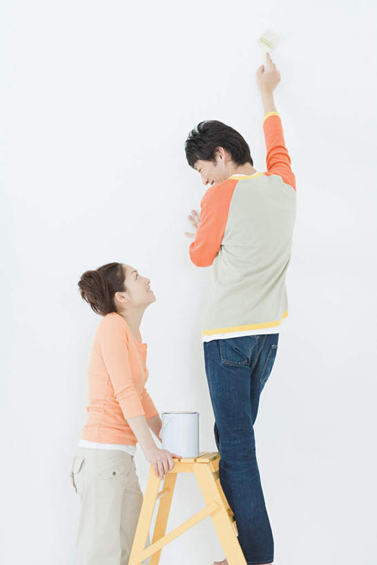 东方人,两个人,站,笑,攀登,微笑,露齿笑,竖图,室内,白天,白色背景,爱情,亚洲,握,服装,测量,梯子,刻度,阶梯,墙,浪漫,注视,休闲装,黄种人,墙壁,墙面,一个,背面,衣服,白色,尺,观察,看,站着,休闲,温暖,温馨,休闲服,爬,恩爱,握着,恋人,服饰,单个,观看,上升,测量工具,尺子,和睦,察看,衡量,绘图,比例尺,关注,比例,测绘,人字梯,量具,量仪,标度,登高,扩大,缩小,缩尺,男人,男性,年轻男性,年轻女性,女人,女性,亚洲人,情侣,攀爬,站立,半身,彩图,伴侣,融洽