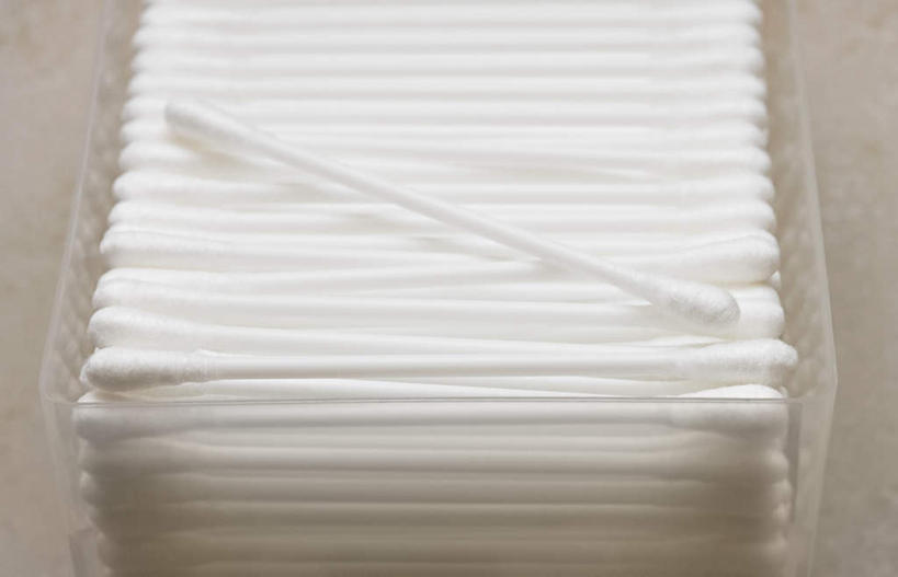 无人,横图,俯视,室内,特写,白天,一排,整齐,塑料,盒子,排列,一个,白色,容器,塑料制品,棉花棒,棉签,单个,储藏,堆,储存,队列,棉棒,擦拭棒,彩图,高角度拍摄,贮存