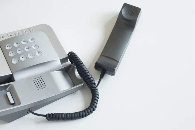 无人,打电话,横图,俯视,室内,特写,白天,白色背景,静物,电话,通讯设备,一个,话筒,电话线,摄影,影棚,单个,交流,电话机,沟通,通话,彩图,高角度拍摄,影棚拍摄,拍摄