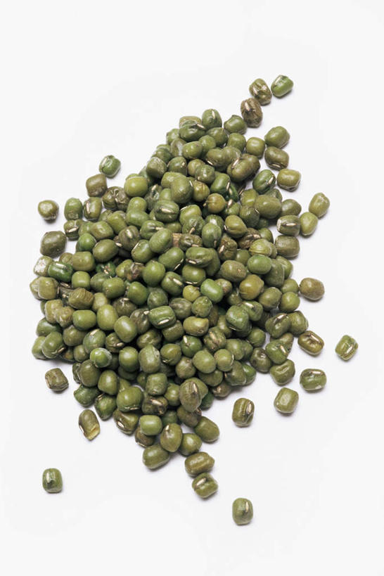 无人,竖图,俯视,室内,特写,白天,白色背景,植物,豆,蔬菜,一堆,许多,堆叠,堆积,新鲜,豆类,豆子,食品,食物,绿色,摄影,有机食品,绿色食品,影棚,堆,绿豆,豆科,青小豆,菉豆,植豆,彩图,高角度拍摄,影棚拍摄,拍摄
