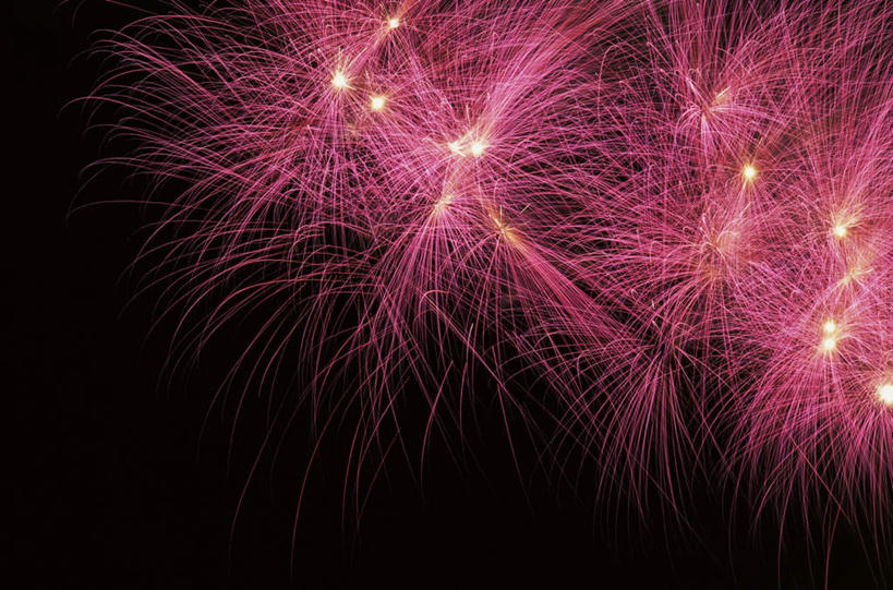 无人,横图,室外,特写,夜晚,仰视,爆炸,烟火,阴影,光线,火焰,影子,辉煌,燃烧,放射,粉色,焰火,点燃,灿烂,喷射,火光,礼花,五彩缤纷,花炮,礼花炮,绚烂,光耀,烟花,彩图,低角度拍摄