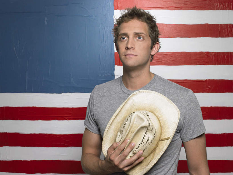 西方人,一个人,站,横图,室内,白天,正面,旗帜,国旗,帽子,欧洲,欧洲人,仅一个男性,仅一个人,一面,握,阴影,服装,反射,草帽,影子,拿,拿着,注视,休闲装,仅一个年轻男性,衣服,观察,看,站着,休闲,休闲服,握着,美国国旗,摄影,服饰,影棚,观看,察看,敬礼,关注,还礼,男人,男性,年轻男性,白种人,旗,站立,半身,彩图,影棚拍摄,拍摄