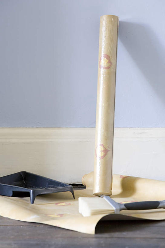 无人,竖图,室内,白天,正面,壁纸,地板,装修,建筑,笔,工具,墙,办公用品,地面,装潢,木地板,墙壁,墙面,文具,粉刷,画笔,刷子,学习用品,油漆,建筑工具,文具用品,涂料,建筑材料,建筑耗材,消耗品,装潢材料,装潢工具,装潢耗材,耗材,墙纸,彩图