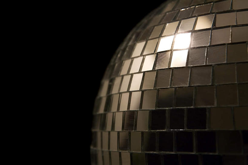 无人,横图,室内,特写,白天,正面,静物,照明,阴影,黑色背景,朦胧,模糊,装饰,反射,影子,灯光,灯,一个,灯具,单个,华丽,修饰,照亮,点缀,闪烁,照明设备,衬托,美观,雅致,雅观,迪斯科球,彩图