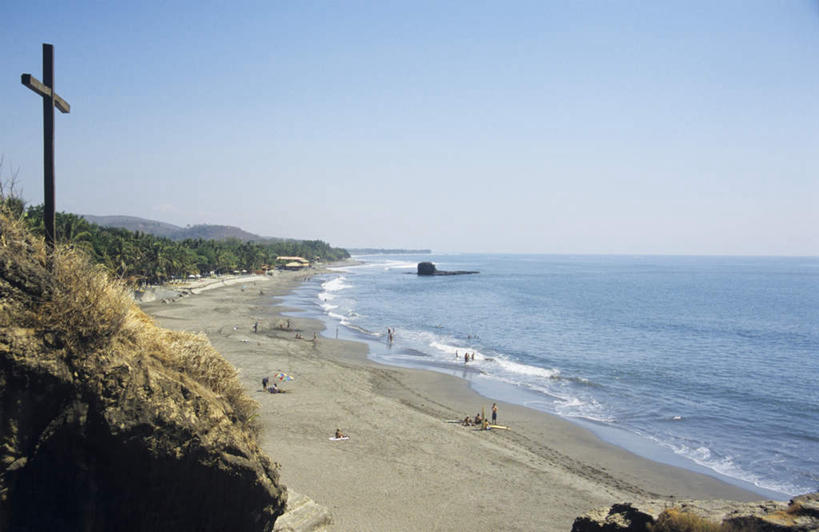 无人,横图,室外,白天,正面,旅游,度假,海浪,海洋,美景,沙滩,树林,植物,萨尔瓦多,沙子,十字架,海岸,景观,浪花,水平线,辽阔,海平线,沙地,娱乐,树,树木,一个,蓝色,绿色,蓝天,天空,自然,海水,天,享受,休闲,广阔,景色,放松,生长,晴朗,单个,成长,一望无际,北美,北美洲,中美洲,自然风光,美洲,海景,万里无云,北亚美利加洲,亚美利加洲,萨尔瓦多共和国,无边无际,一马平川,大海,风浪,海,海水的波动,海滩,近岸浪,涌浪,晴空,晴空万里,彩图,水天相接,水天一线