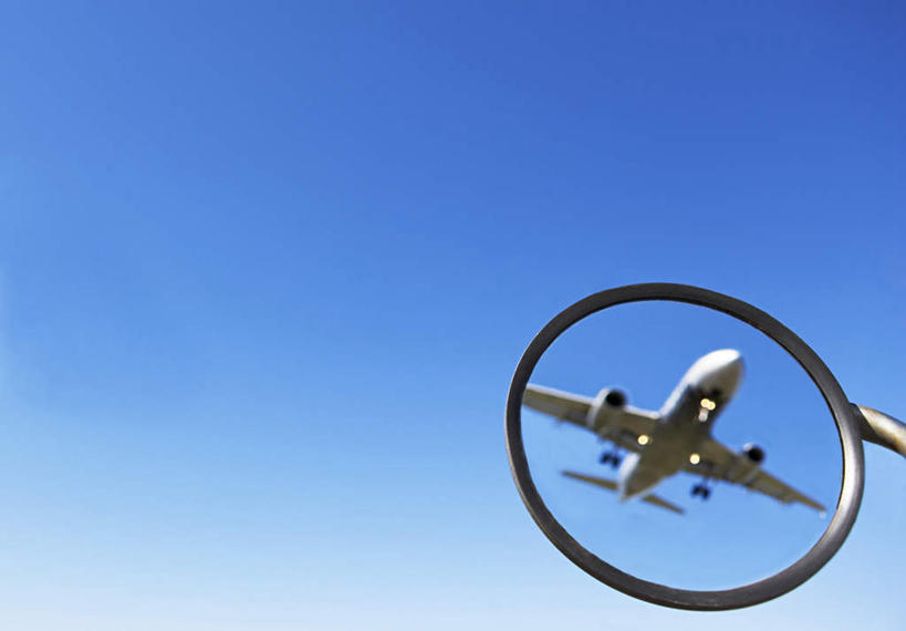 无人,横图,室外,白天,仰视,度假,安全,美景,镜子,城市风光,城市,飞机,阴影,反射,光线,影子,景观,反光镜,交通,娱乐,航空,一个,蓝色,蓝天,天空,阳光,交通工具,天,享受,休闲,景色,放松,运输,一架,晴朗,单个,镜像,客机,生命,镜面,载具,万里无云,光学,凸面镜,晴空,晴空万里,彩图,低角度拍摄,广角镜