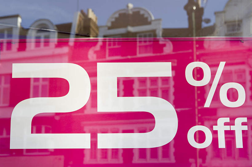 无人,商店,横图,室外,特写,白天,正面,购物,消费,窗户,超市,英文,标志,数字,文字,字符,字母,标识,海报,玻璃窗,粉色,白色,金融,百货,阿拉伯数字,英文字母,促销,选购,贸易,百货公司,折扣,血拼,降价,彩图,购物商场,购物中心,商业中心