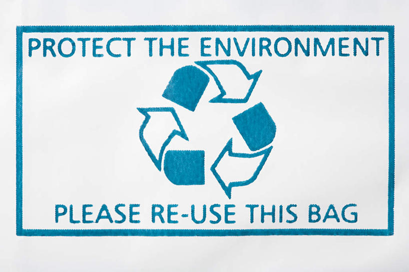 无人,横图,室外,特写,白天,正面,购物,消费,静物,袋子,环保,英文,包装袋,标志,文字,字符,字母,购物袋,标识,一个,蓝色,环保袋,金融,能源,单个,英文字母,回收,资源,购买,贸易,利用,低碳,循环,持续,彩图