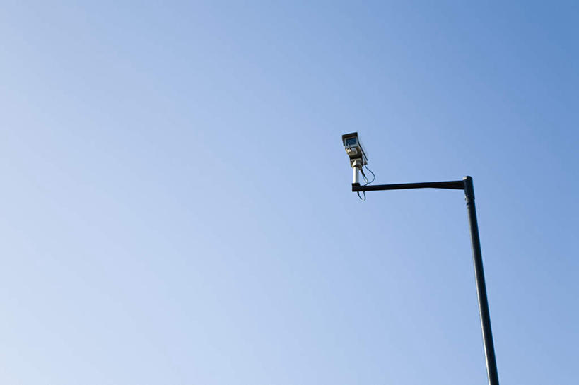 无人,横图,室外,特写,白天,仰视,显示器,屏幕,显示屏,一个,蓝色,蓝天,天空,天,观察,晴朗,单个,察看,调查,监视器,监控,输出设备,考察,监控设备,万里无云,观测,视察,监控设置,监控装备,晴空,晴空万里,彩图,低角度拍摄