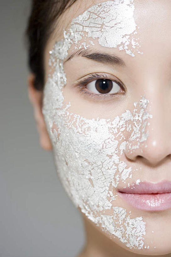 东方人,脸,头,脸颊,一个人,竖图,室内,特写,白天,白色背景,正面,化妆,美容,亚洲,仅一个年轻女性,仅一个女性,仅一个人,护肤,美白,注视,黄种人,化妆品,观察,看,清洁,保养,享受,休闲,面膜,放松,去角质,保健,摄影,影棚,观看,保湿,察看,滋润,护肤品,关注,去死皮,舒缓,养颜,片状,片状面膜,去污,控油,紧肤,嫩肤,祛痘,去痘,祛角质,抗衰,再生,增白,补水,祛斑,抗皱,防皱,除皱,去皱,年轻女性,女人,女性,亚洲人,头部,脸部,脸蛋,面部,半身,彩图,影棚拍摄,拍摄