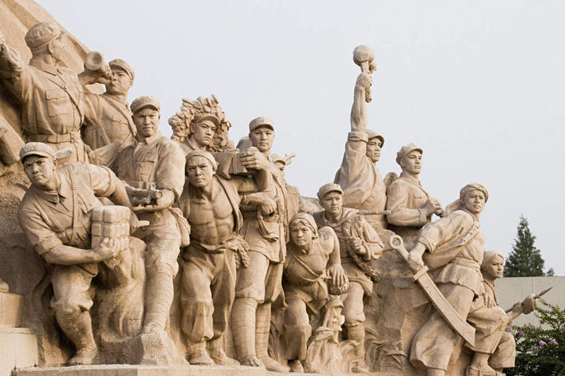 东方人,无人,天安门,站,举,横图,室外,白天,正面,制服,旅游,度假,标志建筑,地标,建筑,雕塑,北京,天安门广场,中国,亚洲,艺术,装饰,雕刻,雕像,首都,许多人,注视,黄种人,娱乐,建设,衣服,工艺品,观察,看,托,站着,一群人,享受,休闲,旅游胜地,放松,观看,纪念,军人,美术,察看,军装,关注,主题,军服,陈列,东亚,中华人民共和国,北京市,京,北平,华北地区,功能,美学,男人,男性,年轻男性,亚洲人,举起,举手,举着,向上举,向上伸,向上托,站立,半身,彩图