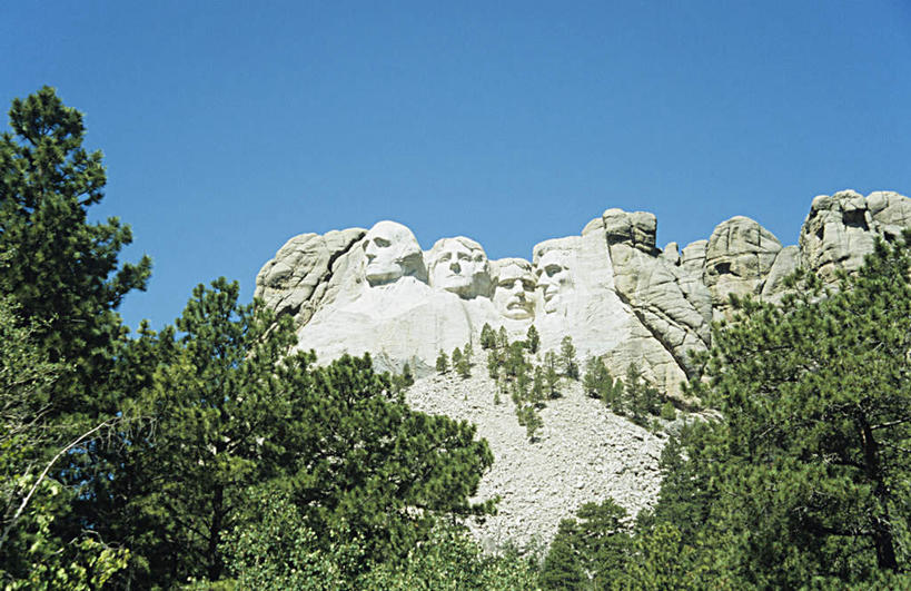 无人,公园,横图,室外,白天,仰视,旅游,度假,石头,美景,植物,雕塑,华盛顿,美国,艺术,装饰,雕刻,雕像,石子,景观,娱乐,树,树木,蓝色,绿色,蓝天,天空,自然,工艺品,天,享受,休闲,景色,放松,生长,晴朗,成长,纪念,美术,亚伯拉罕.林肯,北美,北美洲,国家公园,总统山,总统,乔治.华盛顿,托马斯.杰弗逊,西奥多.罗斯福,自然风光,主题,肖像,美洲,林肯,陈列,南达科他州,杰斐逊,拉什莫尔山,罗斯福,拉什莫尔山国家纪念公园,万里无云,功能,美学,北亚美利加洲,亚美利加洲,南达科他,草狼之州,晴朗之州,托马斯.杰斐逊,美国总统山,罗斯摩尔山国家纪念公园,美国总统公园,美利坚合众国总统纪念公园,总统山国家公园,石块,岩石,晴空,晴空万里,彩图,低角度拍摄