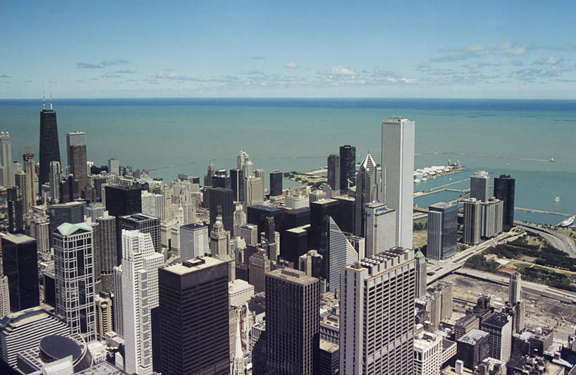 无人,家,高楼大厦,横图,俯视,航拍,室外,白天,度假,办公楼,湖,湖泊,美景,水,城市风光,城市,大厦,建筑,摩天大楼,写字楼,美国,波纹,房屋,屋子,湖面,景观,水流,水面,水平线,公寓,辽阔,海平线,涟漪,娱乐,洋房,楼房,住宅,水纹,楼宇,波浪,湖水,享受,休闲,广阔,商务楼,景色,放松,一望无际,北美,北美洲,鸟瞰,美洲,伊利诺斯州,芝加哥,世界屠猪城,巨肩之城,劳动之城,伊利诺伊,伊利诺伊州,伊利诺州,水晕,芝加哥市,芝城,林肯之地,北亚美利加洲,亚美利加洲,无边无际,一马平川,彩图,高角度拍摄,房子,大楼,高层建筑,高楼,摩天楼,水天相接,水天一线
