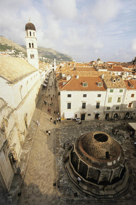 无人,家,宫殿,竖图,俯视,航拍,室外,白天,度假,美景,别墅,城市风光,城市,建筑,喷泉,克罗地亚,瓦片,房屋,屋顶,屋子,景观,云,云朵,公寓,云彩,顶棚,瓦,文化,娱乐,洋房,楼房,住宅,蓝色,白云,蓝天,天空,天,品味,享受,休闲,景色,放松,建造,晴朗,鸟瞰,水景,屋瓦,美观,杜布罗夫尼克,克罗地亚共和国,拉古萨,设计,晴空,彩图,高角度拍摄,房子