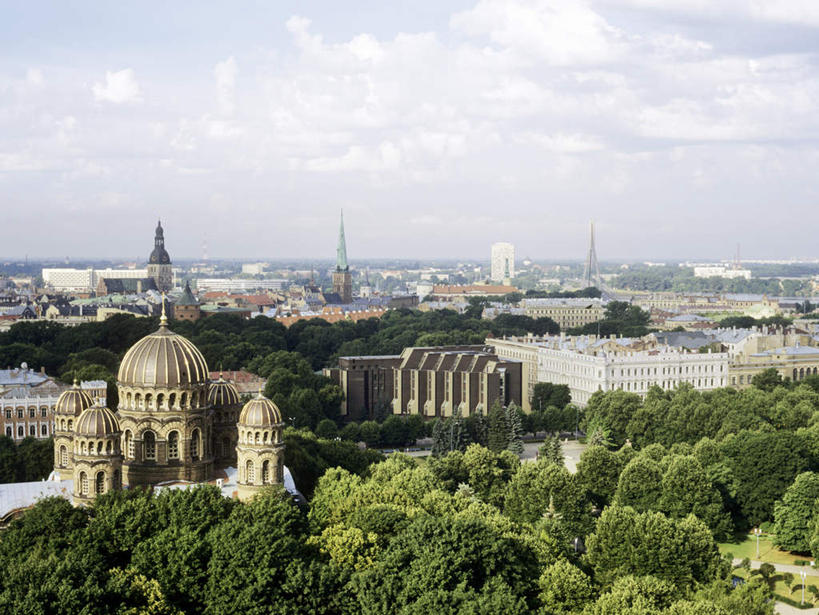 无人,家,横图,俯视,航拍,室外,白天,度假,美景,树林,植物,城市风光,城市,欧洲,拉脱维亚,阴影,光线,影子,房屋,屋子,地平线,景观,云,云朵,公寓,辽阔,地面,首都,云彩,娱乐,洋房,楼房,住宅,树,树木,蓝色,绿色,白云,蓝天,天空,阳光,自然,天,享受,休闲,广阔,景色,放松,生长,晴朗,成长,一望无际,鸟瞰,延伸,天地相交,拉脱维亚共和国,里加,无边无际,一马平川,晴空,彩图,高角度拍摄,房子