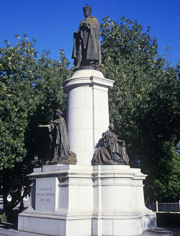 西方人,一个人,无人,站,竖图,室外,白天,仰视,度假,美景,植物,城市风光,城市,雕塑,欧洲,澳大利亚,欧洲人,仅一个男性,仅一个人,艺术,装饰,雕刻,雕像,景观,娱乐,树,树木,仅一个年轻男性,蓝色,绿色,蓝天,天空,自然,工艺品,天,站着,享受,休闲,景色,放松,生长,晴朗,成长,纪念,美术,国王,主题,大洋洲,悉尼,澳洲,陈列,万里无云,南方大陆,首府,功能,美学,澳大利亚联邦,新州,英国国王,新南威尔士,新南威尔士州,阿尔伯特.爱德华.维丁,爱德华七世,男人,男性,年轻男性,白种人,晴空,晴空万里,站立,彩图,低角度拍摄,全身