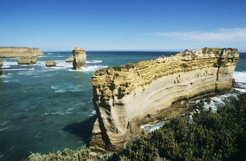 无人,公园,横图,俯视,航拍,室外,白天,旅游,度假,海浪,海洋,石头,美景,沙滩,树林,植物,澳大利亚,阴影,堆积,光线,纹路,沙子,石子,纹理,影子,海岸,景观,浪花,水平线,云,云朵,辽阔,海平线,沙地,云彩,娱乐,树,树木,蓝色,绿色,白云,蓝天,天空,阳光,自然,海水,天,享受,休闲,广阔,景色,放松,生长,晴朗,成长,一望无际,风化,国家公园,鸟瞰,自然风光,大洋洲,澳洲,海景,南方大陆,肌理,澳大利亚联邦,坎贝尔港国家公园,维多利亚,维多利亚州,无边无际,一马平川,风蚀,石化,风蚀地貌,岩石层,大海,风浪,海,海水的波动,海滩,近岸浪,石块,岩石,涌浪,晴空,彩图,高角度拍摄,水天相接,水天一线