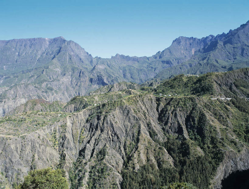 无人,横图,俯视,航拍,室外,白天,旅游,度假,石头,美景,山,山脉,树林,峡谷,植物,法国,欧洲,纹路,石子,纹理,景观,山峰,山谷,山峦,娱乐,树,树木,蓝色,绿色,蓝天,天空,自然,群山,天,享受,休闲,景色,放松,生长,晴朗,成长,岩层,鸟瞰,自然风光,万里无云,法兰西共和国,肌理,法兰西第五共和国,留尼汪,留尼汪岛,石块,岩石,晴空,晴空万里,彩图,高角度拍摄