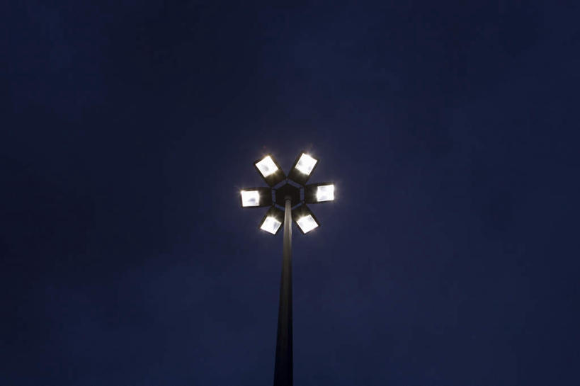 无人,横图,室外,特写,夜晚,仰视,路灯,静物,照明,阴影,光线,影子,灯光,灯,照亮,照明设备,一盏,彩图,低角度拍摄