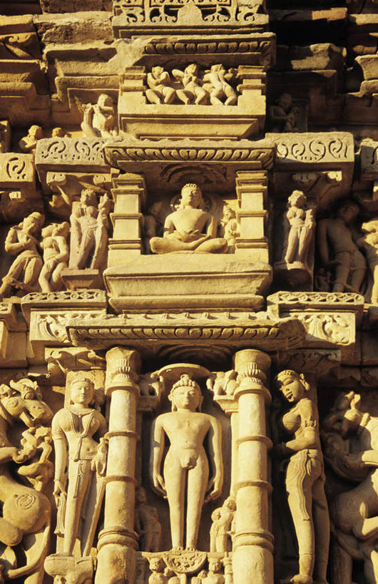 东方人,无人,站,坐,盘腿,竖图,室外,白天,仰视,民族服装,旅游,度假,名胜古迹,标志建筑,地标,建筑,雕塑,印度,亚洲,遗迹,艺术,装饰,雕刻,雕像,许多人,注视,黄种人,古迹,文物,娱乐,建设,古建筑,石雕,工艺品,观察,看,站着,一群人,享受,休闲,旅游胜地,放松,观看,纪念,美术,察看,关注,主题,南亚,陈列,古文明,印度共和国,功能,美学,旁遮普,旁遮普邦,阿姆利则,金庙,男人,男性,年轻男性,年轻女性,女人,女性,亚洲人,盘腿而坐,盘膝,盘着腿的,盘着腿坐,双腿交叉,站立,坐着,彩图,低角度拍摄,全身,传统服装,民俗服