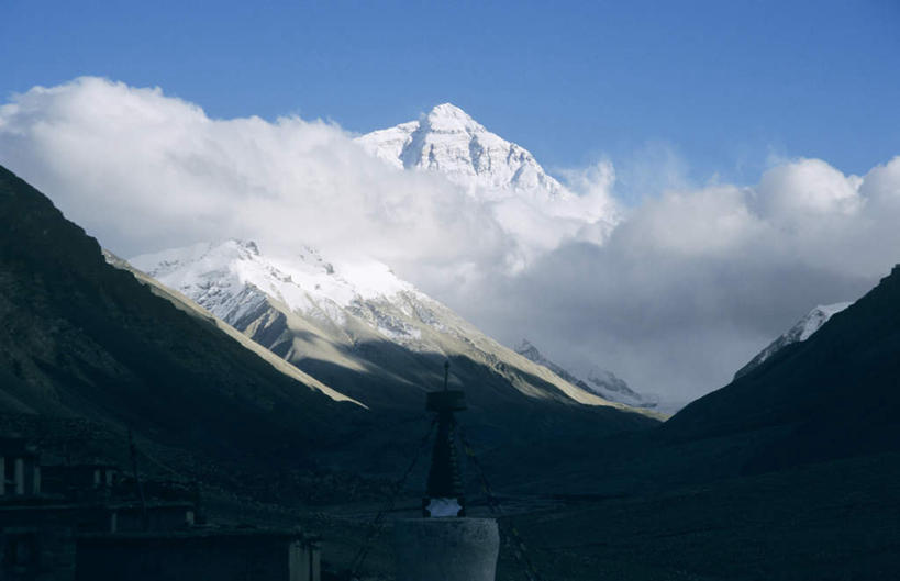 无人,横图,室外,白天,正面,旅游,度假,美景,山,雪,雪山,大雪,标志建筑,地标,建筑,中国,亚洲,节日,冰,积雪,景观,山峰,雪景,云,云朵,冬季,冬天,山峦,云彩,文化,娱乐,建设,西藏,蓝色,白云,蓝天,天空,自然,天,祈祷,享受,休闲,健康,旅游胜地,景色,放松,寒冷,许愿,宗教,信仰,晴朗,纪念,祈求,冰冷,基督教,天主教,自然风光,修道院,藏,信念,东亚,西藏自治区,日喀则,日喀则市,中华人民共和国,西南地区,严寒,冰凉,酷寒,凛冽,凛凛,极冷,神学院,修院,隐修院,巴松乡,定日县,绒布寺,平安,晴空,彩图