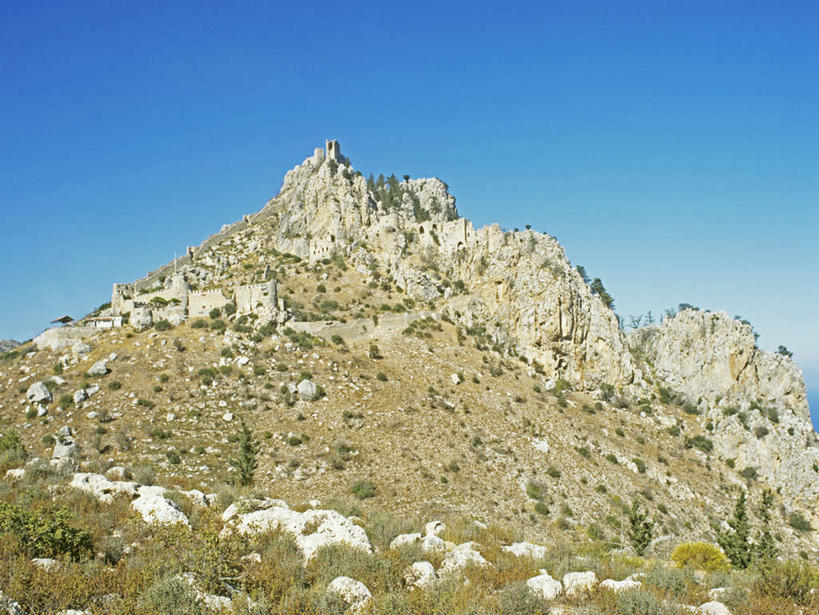 无人,横图,室外,白天,仰视,旅游,度假,美景,山,山脉,植物,塞浦路斯,亚洲,纹路,纹理,堡垒,城堡,景观,山峰,山峦,娱乐,树,树木,蓝色,绿色,蓝天,天空,自然,群山,天,享受,休闲,景色,放松,生长,晴朗,成长,要塞,自然风光,西亚,万里无云,肌理,塞浦路斯共和国,设防,晴空,晴空万里,彩图,低角度拍摄