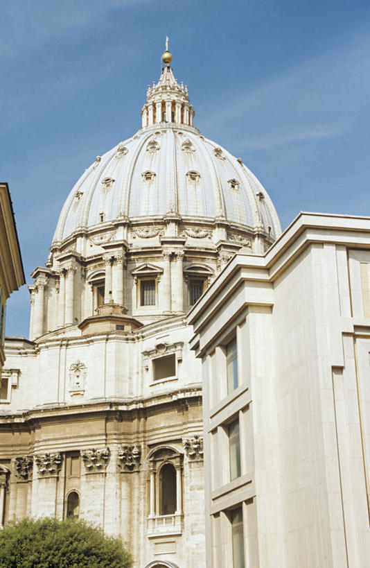 无人,教堂,竖图,室外,白天,仰视,旅游,度假,植物,标志建筑,地标,建筑,欧洲,梵蒂冈,阴影,节日,光线,影子,云,云朵,首都,云彩,文化,娱乐,建设,树,树木,蓝色,绿色,白云,蓝天,天空,阳光,自然,天,祈祷,享受,休闲,健康,旅游胜地,放松,许愿,宗教,信仰,生长,晴朗,成长,纪念,祈求,南欧,信念,梵蒂冈城,梵蒂冈城国,平安,晴空,彩图,低角度拍摄,大教堂,礼拜堂