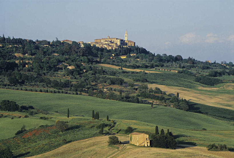 无人,家,农田,横图,室外,白天,正面,旅游,度假,庄稼,农作物,草地,草坪,美景,植物,意大利,欧洲,阴影,光线,影子,房屋,屋子,景观,云,云朵,云彩,娱乐,楼房,住宅,草,树,树木,蓝色,绿色,白云,蓝天,天空,阳光,自然,天,享受,休闲,景色,放松,生长,晴朗,成长,托斯卡纳,锡耶纳,南欧,自然风光,皮恩扎,意大利共和国,托斯卡纳大区,晴空,彩图,耕地,庄稼田,房子