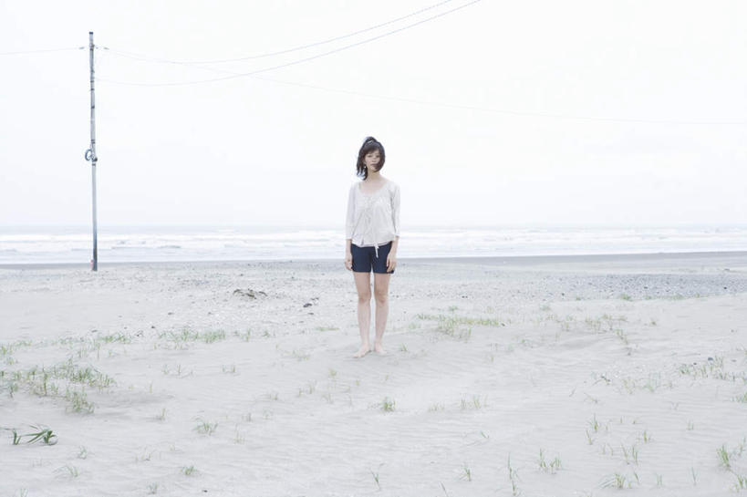 东方人,一个人,站,横图,室外,白天,正面,海浪,海洋,沙滩,亚洲,仅一个年轻女性,仅一个女性,仅一个人,服装,电力,电线,电线杆,沙子,线,海岸,浪花,水平线,辽阔,电能,海平线,沙地,线路,注视,休闲装,黄种人,衣服,海水,观察,看,站着,休闲,广阔,休闲服,服饰,观看,电,一望无际,电源,察看,关注,能量,海景,无边无际,一马平川,年轻女性,女人,女性,亚洲人,大海,风浪,海,海水的波动,海滩,近岸浪,涌浪,站立,彩图,全身,水天相接,水天一线