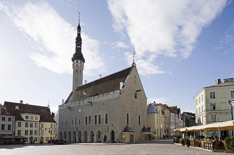 无人,家,横图,室外,白天,仰视,度假,美景,窗户,城市风光,城市,道路,路,公路,欧洲,爱沙尼亚,阴影,光线,影子,房屋,屋子,景观,云,云朵,交通,首都,云彩,娱乐,楼房,玻璃窗,住宅,蓝色,白云,蓝天,天空,阳光,天,享受,休闲,景色,放松,晴朗,东欧,爱沙尼亚共和国,塔林,晴空,马路,彩图,低角度拍摄,房子