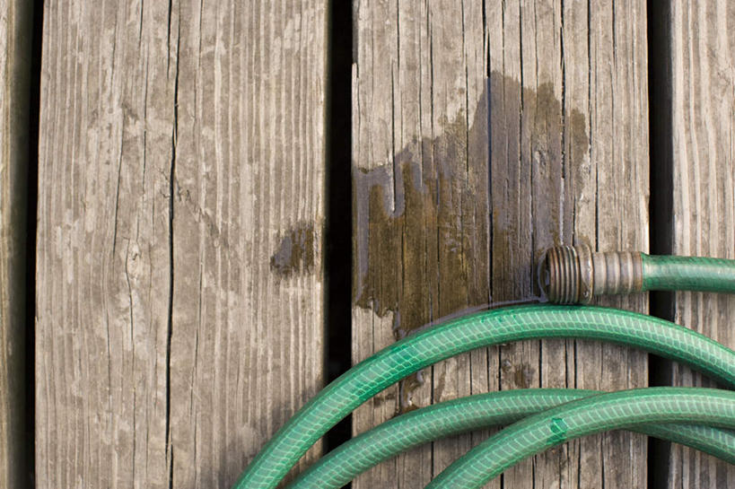 无人,横图,俯视,室外,特写,白天,水,地板,液体,水滴,地面,水管,木地板,绿色,彩图,高角度拍摄