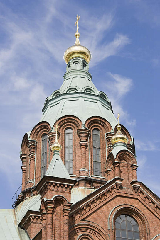 无人,教堂,竖图,室外,白天,仰视,旅游,度假,窗户,标志建筑,地标,建筑,欧洲,芬兰,节日,墙,云,云朵,首都,云彩,文化,娱乐,建设,玻璃窗,墙壁,墙面,蓝色,白云,蓝天,天空,天,祈祷,享受,休闲,健康,旅游胜地,放松,许愿,宗教,信仰,晴朗,纪念,祈求,基督教,天主教,北欧,信念,芬兰共和国,赫尔辛基,乌斯别斯基教堂,平安,晴空,彩图,低角度拍摄,大教堂,礼拜堂