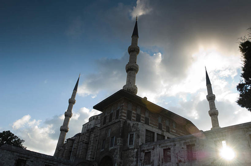 无人,横图,室外,白天,仰视,旅游,度假,标志建筑,地标,建筑,土耳其,亚洲,阴影,节日,高大,光线,影子,云,云朵,塔,首都,宏伟,云彩,文化,娱乐,建设,蓝色,白云,蓝天,天空,阳光,天,祈祷,享受,休闲,健康,旅游胜地,放松,许愿,宗教,信仰,晴朗,纪念,祈求,伊斯兰教,清真寺,西亚,伊斯坦布尔,蓝色清真寺,素檀何密清真寺,高峻,嵬峨,平安,晴空,彩图,低角度拍摄,土耳其共和国