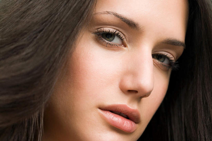 西方人,脸,头,脸颊,一个人,横图,室内,特写,白天,正面,欧洲,欧洲人,仅一个年轻女性,仅一个女性,仅一个人,阴影,蓝色背景,反射,影子,肩膀,摄影,影棚,尤物,年轻女性,女人,女性,白种人,头部,脸部,脸蛋,面部,半身,彩图,影棚拍摄,拍摄,佳丽,丽人,美人