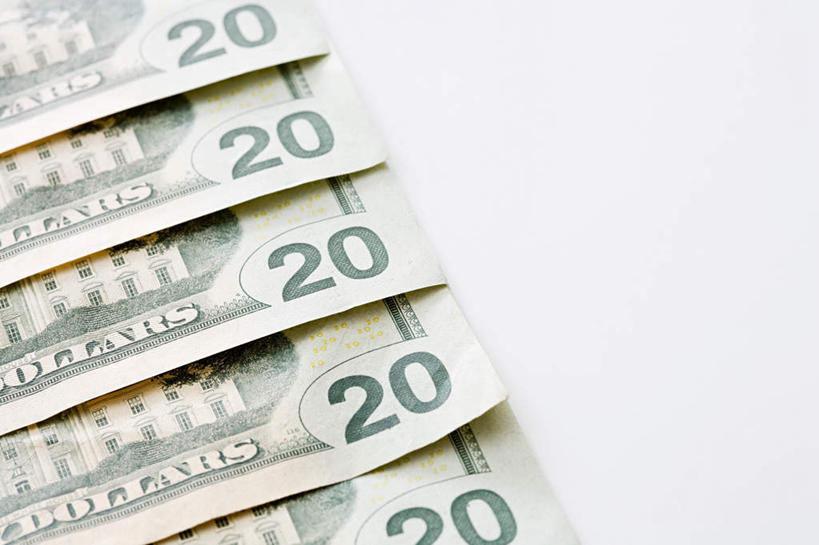 无人,横图,俯视,室内,特写,白天,白色背景,钱,静物,一排,整齐,钱币,排列,钞票,金融,纸币,摄影,影棚,经济,队列,流通,纸钞,贸易,五张,货币,现金,彩图,高角度拍摄,影棚拍摄,拍摄