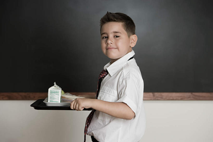 牛奶,西方人,儿童,一个人,站,捧,笑,微笑,横图,室内,白天,侧面,制服,午餐,纯洁,餐具,欧洲,欧洲人,仅一个男性,仅一个人,服装,碟子,盘,墙,领带,饮品,午饭,营养,注视,墙壁,墙面,饮料,小孩,白色,盘子,黑板,碟,观察,看,站着,仅一个小孩,校服,可爱,童年,童趣,教学,观看,察看,乳制品,奶,关注,童真,烂漫,无邪,学生服,安神,耐磨,教学黑板,天真,男孩,男人,男性,白种人,孩子,端,端着,捧着,手捧,站立,半身,彩图,男生