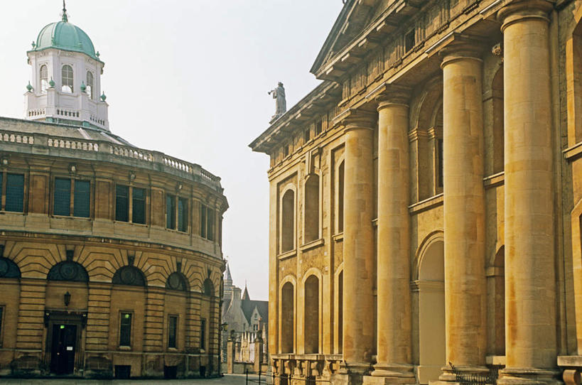 无人,家,横图,室外,白天,仰视,度假,美景,城市风光,标志建筑,城市,地标,建筑,英国,欧洲,房屋,屋子,景观,公寓,建筑群,娱乐,建设,洋房,楼房,住宅,蓝色,蓝天,天空,天,享受,休闲,景色,放松,晴朗,西欧,大不列颠,牛津,世界文化遗产,大不列颠及北爱尔兰联合王国,万里无云,大不列颠联合王国,日不落英帝国,牛津市,晴空,晴空万里,彩图,低角度拍摄,房子