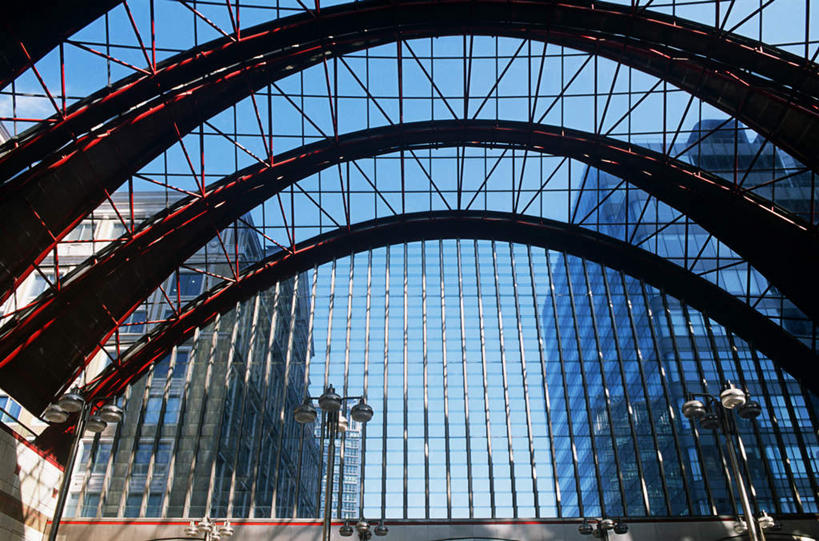 无人,高楼大厦,横图,室外,白天,仰视,度假,美景,城市风光,城市,大厦,建筑,路灯,摩天大楼,照明,英国,欧洲,伦敦,阴影,反射,影子,支架,景观,灯光,首都,娱乐,架子,脚手架,灯,施工,蓝色,蓝天,天空,天,享受,休闲,景色,放松,晴朗,支撑,照亮,固定,照明设备,西欧,大不列颠,金丝雀码头,大不列颠及北爱尔兰联合王国,万里无云,大不列颠联合王国,日不落英帝国,雾都,晴空,晴空万里,彩图,低角度拍摄,大楼,高层建筑,高楼,摩天楼,稳固