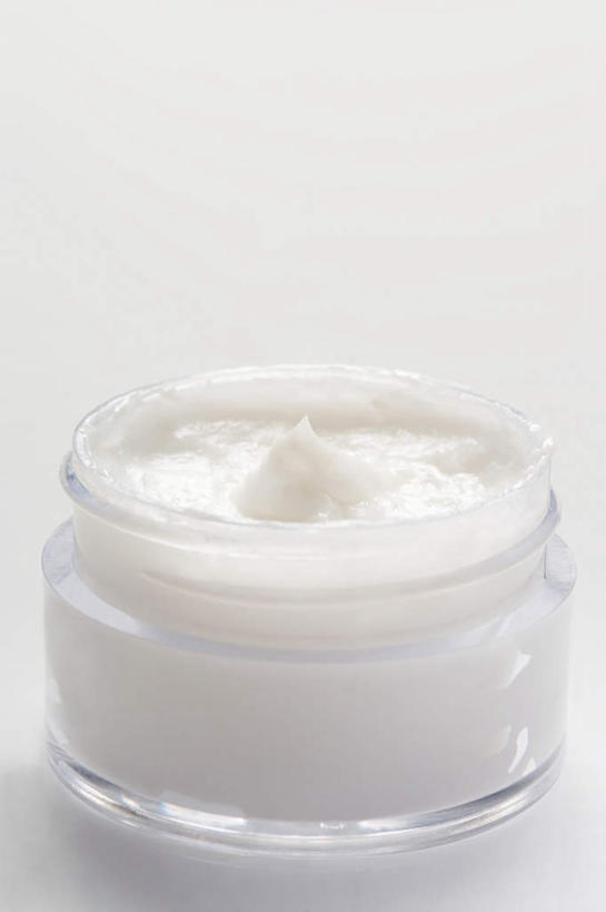 无人,竖图,俯视,室内,特写,白天,白色背景,化妆,美容,静物,护肤,阴影,反射,罐子,影子,玻璃制品,一个,白色,玻璃瓶,瓶子,保养,享受,休闲,放松,保健,摄影,影棚,单个,润肤乳,养颜,彩图,高角度拍摄,影棚拍摄,拍摄