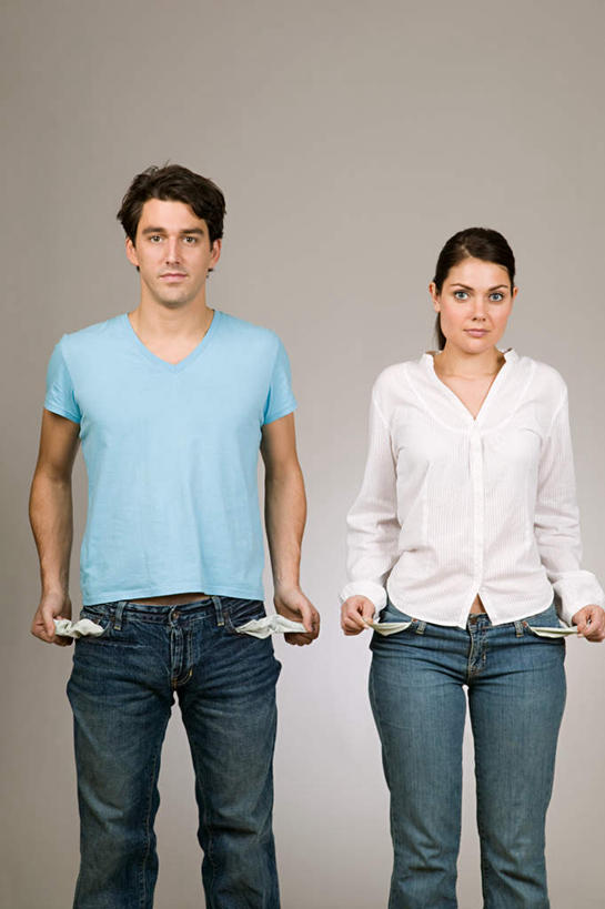 西方人,两个人,站,捏,竖图,室内,白天,正面,爱情,欧洲,欧洲人,灰色背景,服装,裤子,浪漫,捏着,注视,牛仔裤,休闲装,衣服,观察,看,站着,休闲,温暖,温馨,休闲服,恩爱,恋人,摄影,服饰,影棚,观看,和睦,察看,贫困,贫穷,关注,困难,贫苦,穷苦,清苦,清贫,男人,男性,年轻男性,年轻女性,女人,女性,白种人,情侣,站立,半身,彩图,影棚拍摄,拍摄,伴侣,融洽