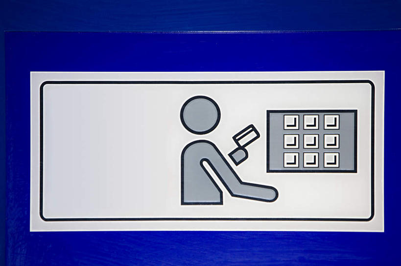 无人,横图,插画,室内,特写,白天,正面,信用卡,取款机,数码,科技,阴影,蓝色背景,网络,高光,几何,计算机图形,合成,图画,画,卡,储蓄卡,电脑合成图,数码合成图,漫画,atm机,自动柜员机,写实,具体,具象,银行卡,自动取款机,彩图