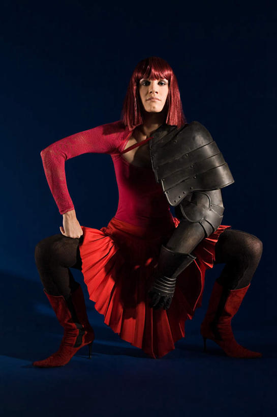 西方人,一个人,站,蹲,竖图,室内,白天,正面,欧洲,欧洲人,仅一个年轻女性,仅一个女性,仅一个人,服装,浪漫,注视,衣服,观察,看,站着,温暖,摄影,服饰,影棚,星座,观看,察看,衣着,穿着,关注,忧郁,占卜,表演服,演出服,多愁善感,巨蟹座,领导型,衣饰,道具服,年轻女性,女人,女性,白种人,蹲着,站立,彩图,全身,影棚拍摄,拍摄