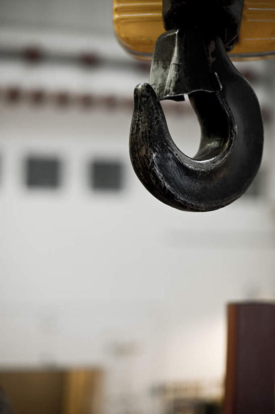 无人,工厂,竖图,室外,特写,白天,正面,静物,金属制品,阴影,朦胧,模糊,反射,金属,影子,一个,单个,吊钩,彩图,工地,制造厂