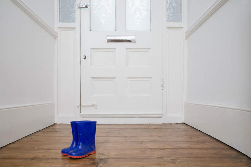 无人,家,横图,室内,白天,正面,地板,门,鞋子,雨鞋,雨靴,房屋,墙,屋子,地面,靴子,楼房,木地板,墙壁,墙面,住宅,蓝色,门框,胶鞋,彩图,房子