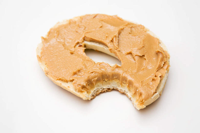 点心,面包,无人,横图,俯视,室内,特写,白天,白色背景,桌面,桌子,木制,食品,面点,食物,糕点,一个,木制品,摄影,影棚,单个,百吉饼,贝果面包,彩图,高角度拍摄,影棚拍摄,拍摄