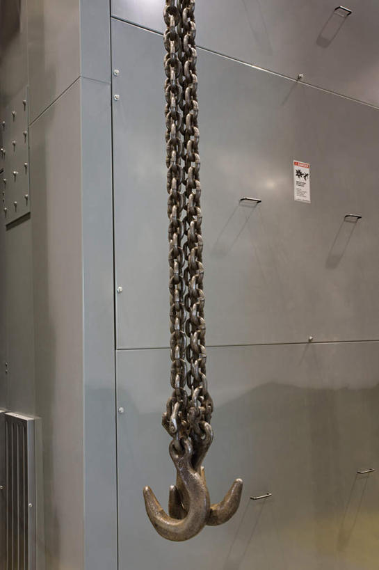 无人,工厂,竖图,室内,特写,白天,正面,机器,静物,金属制品,金属,钩子,机械,链条,彩图,工地,制造厂