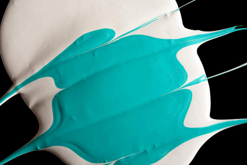 无人,横图,俯视,室内,特写,白天,静物,阴影,黑色背景,反射,纹路,纹理,牙膏,影子,蓝色,白色,日用品,清洁,摄影,影棚,洗漱用品,卫生,肌理,彩图,高角度拍摄,影棚拍摄,拍摄