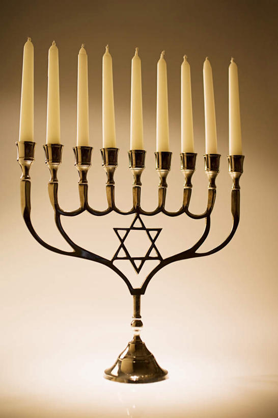 无人,竖图,室内,特写,白天,正面,静物,蜡烛,一排,阴影,整齐,光线,火焰,影子,烛光,烛台,燃烧,排列,点燃,摄影,影棚,队列,犹太教灯台,犹太教九灯烛台,再献圣殿节灯台,彩图,影棚拍摄,拍摄